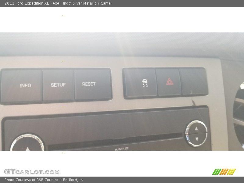 Ingot Silver Metallic / Camel 2011 Ford Expedition XLT 4x4