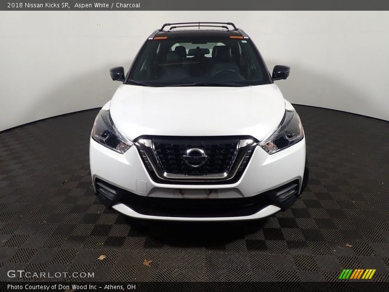 Aspen White / Charcoal 2018 Nissan Kicks SR