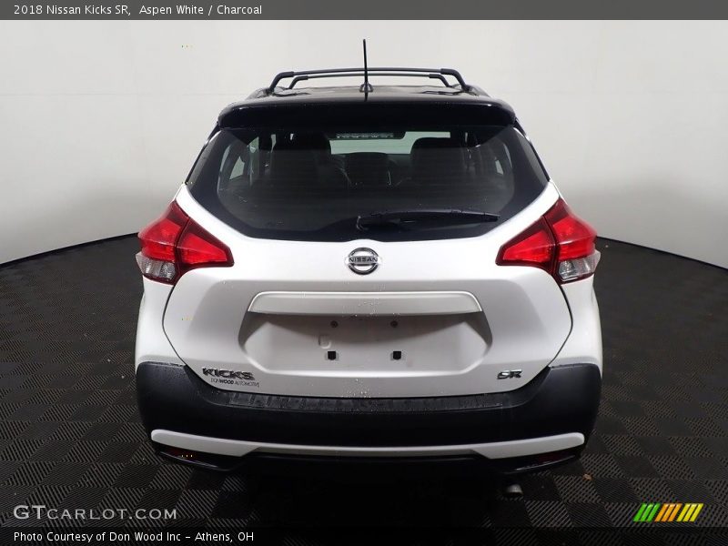 Aspen White / Charcoal 2018 Nissan Kicks SR