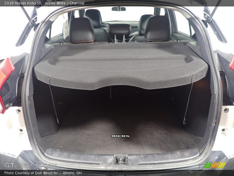 Aspen White / Charcoal 2018 Nissan Kicks SR