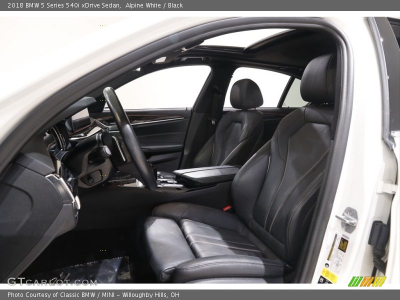 Alpine White / Black 2018 BMW 5 Series 540i xDrive Sedan