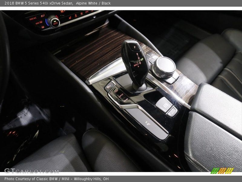 Alpine White / Black 2018 BMW 5 Series 540i xDrive Sedan