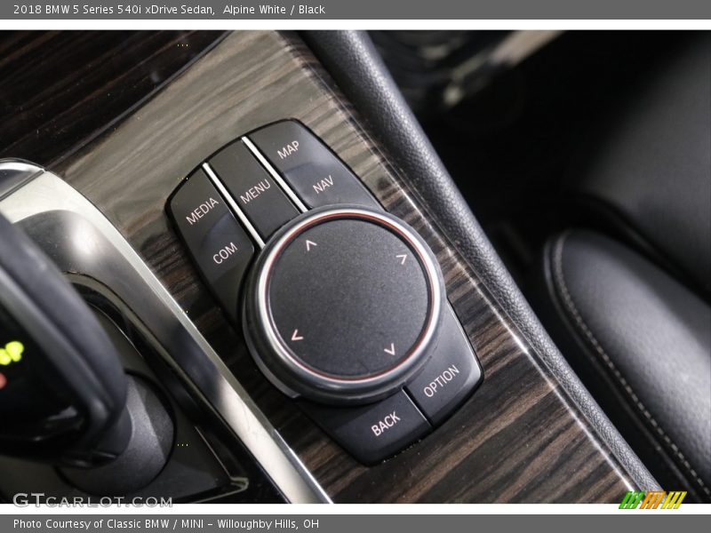 Alpine White / Black 2018 BMW 5 Series 540i xDrive Sedan