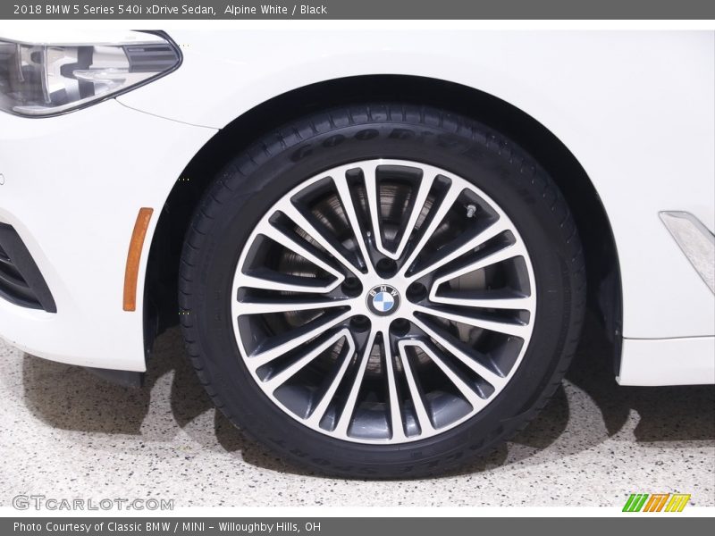 Alpine White / Black 2018 BMW 5 Series 540i xDrive Sedan