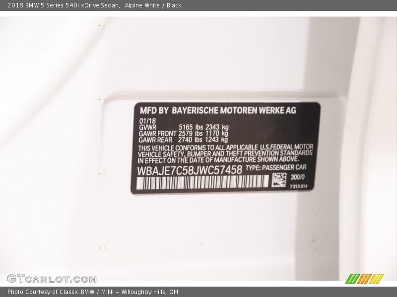 Alpine White / Black 2018 BMW 5 Series 540i xDrive Sedan