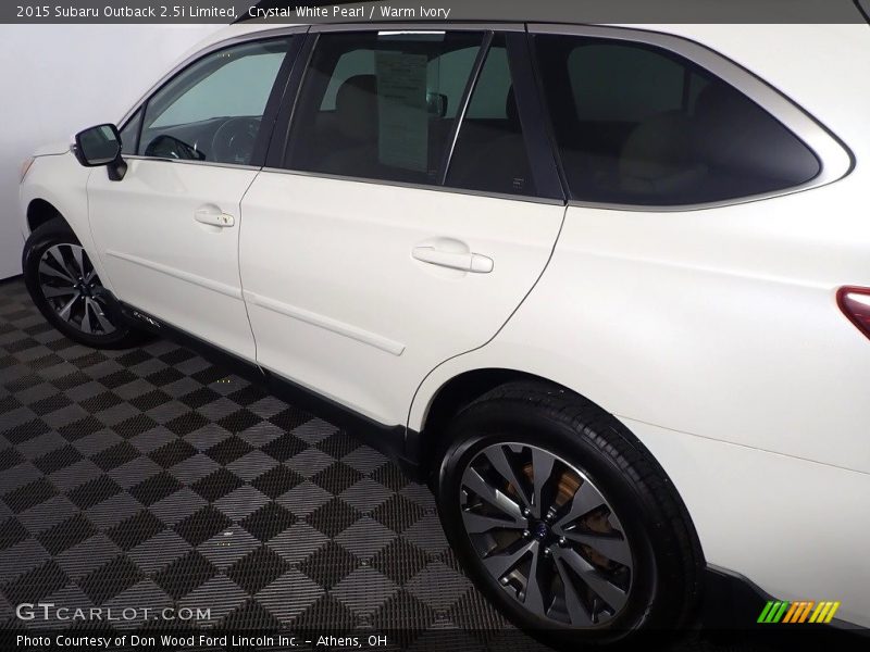 Crystal White Pearl / Warm Ivory 2015 Subaru Outback 2.5i Limited