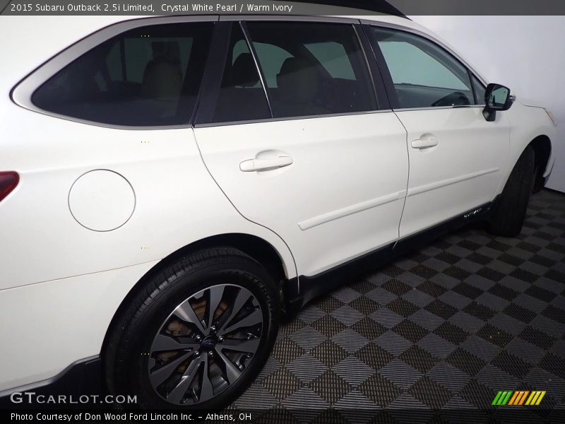 Crystal White Pearl / Warm Ivory 2015 Subaru Outback 2.5i Limited