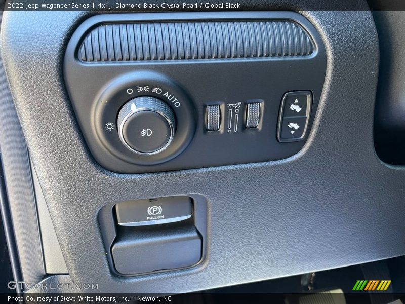 Diamond Black Crystal Pearl / Global Black 2022 Jeep Wagoneer Series III 4x4