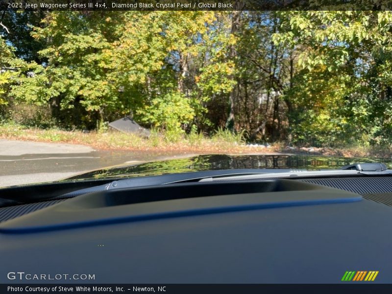 Diamond Black Crystal Pearl / Global Black 2022 Jeep Wagoneer Series III 4x4