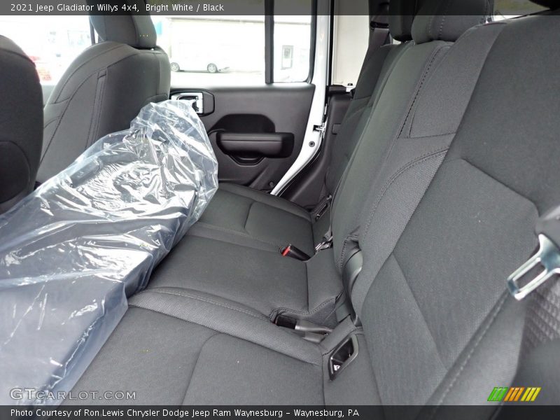 Bright White / Black 2021 Jeep Gladiator Willys 4x4