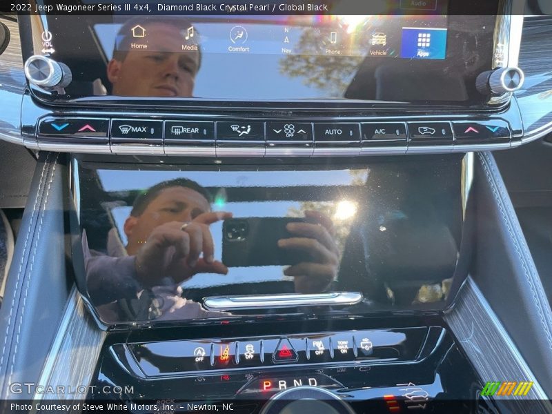 Diamond Black Crystal Pearl / Global Black 2022 Jeep Wagoneer Series III 4x4