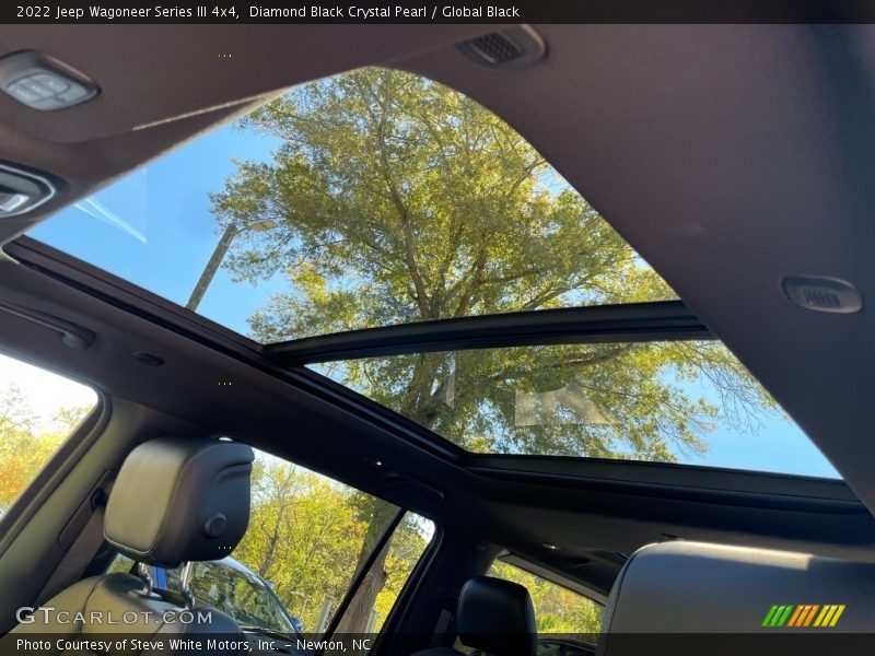 Diamond Black Crystal Pearl / Global Black 2022 Jeep Wagoneer Series III 4x4