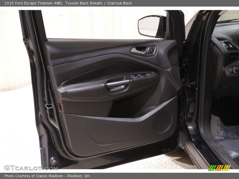 Tuxedo Black Metallic / Charcoal Black 2015 Ford Escape Titanium 4WD