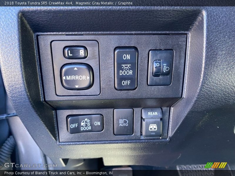 Magnetic Gray Metallic / Graphite 2018 Toyota Tundra SR5 CrewMax 4x4