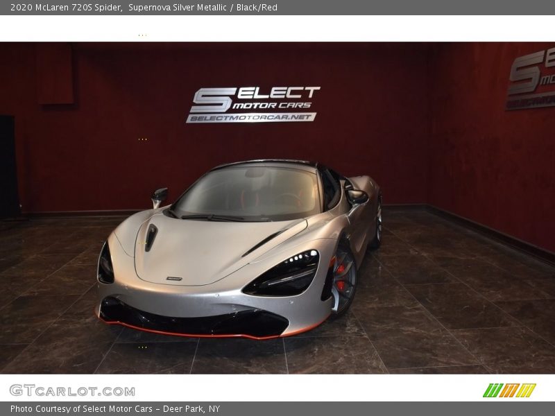 Supernova Silver Metallic / Black/Red 2020 McLaren 720S Spider
