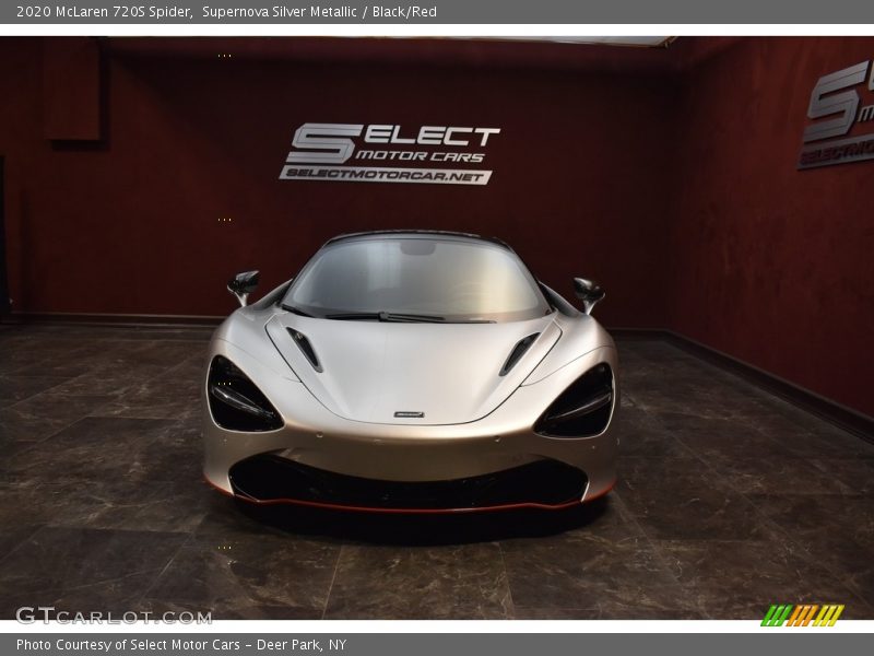 Supernova Silver Metallic / Black/Red 2020 McLaren 720S Spider