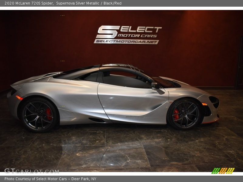 Supernova Silver Metallic / Black/Red 2020 McLaren 720S Spider