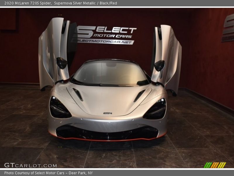 Supernova Silver Metallic / Black/Red 2020 McLaren 720S Spider