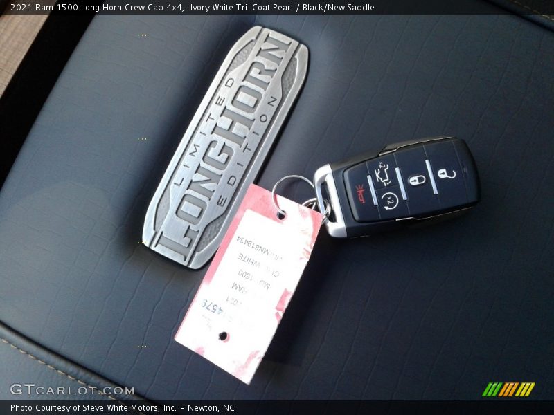 Ivory White Tri-Coat Pearl / Black/New Saddle 2021 Ram 1500 Long Horn Crew Cab 4x4