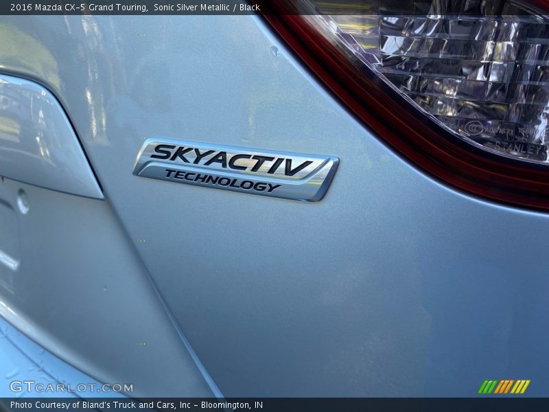 Sonic Silver Metallic / Black 2016 Mazda CX-5 Grand Touring