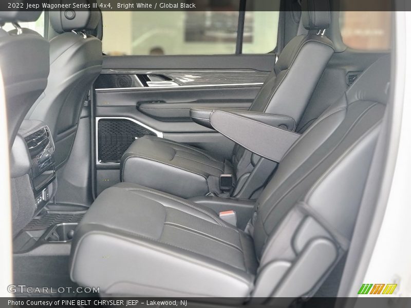 Bright White / Global Black 2022 Jeep Wagoneer Series III 4x4