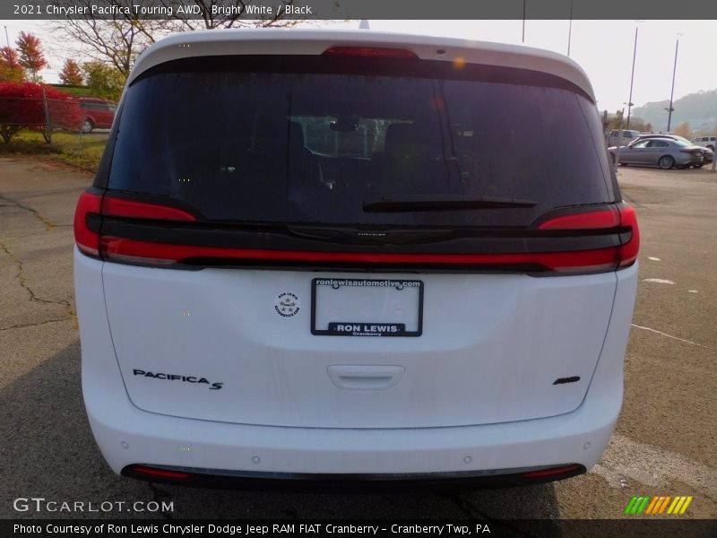 Bright White / Black 2021 Chrysler Pacifica Touring AWD