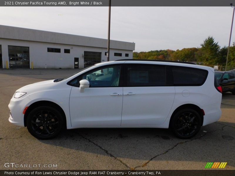 Bright White / Black 2021 Chrysler Pacifica Touring AWD