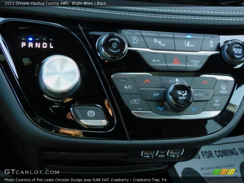Bright White / Black 2021 Chrysler Pacifica Touring AWD