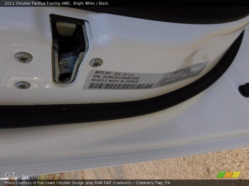 Bright White / Black 2021 Chrysler Pacifica Touring AWD