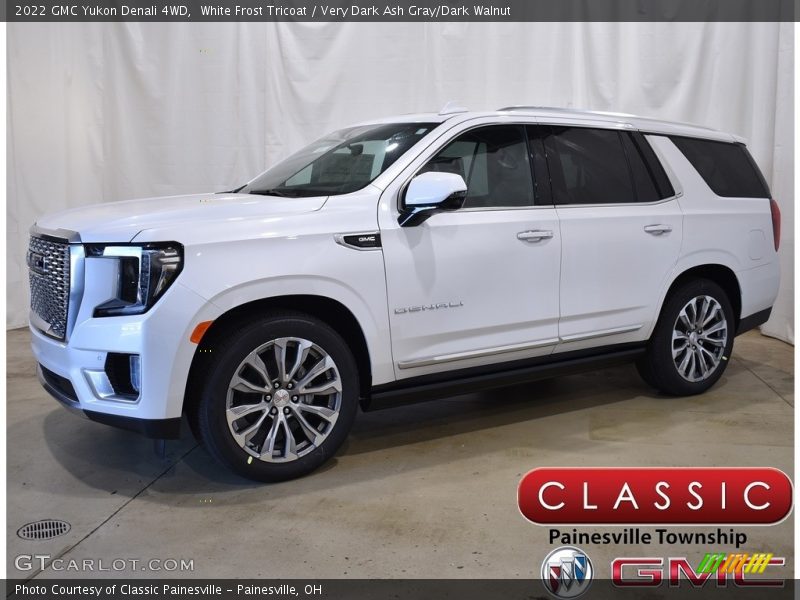 Front 3/4 View of 2022 Yukon Denali 4WD