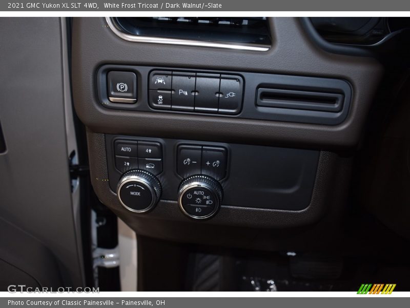 White Frost Tricoat / Dark Walnut/­Slate 2021 GMC Yukon XL SLT 4WD
