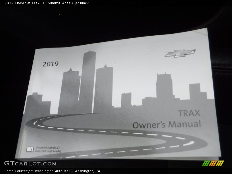 Summit White / Jet Black 2019 Chevrolet Trax LT