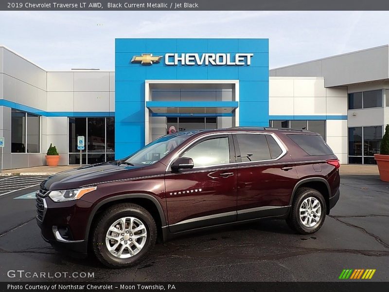 Front 3/4 View of 2019 Traverse LT AWD
