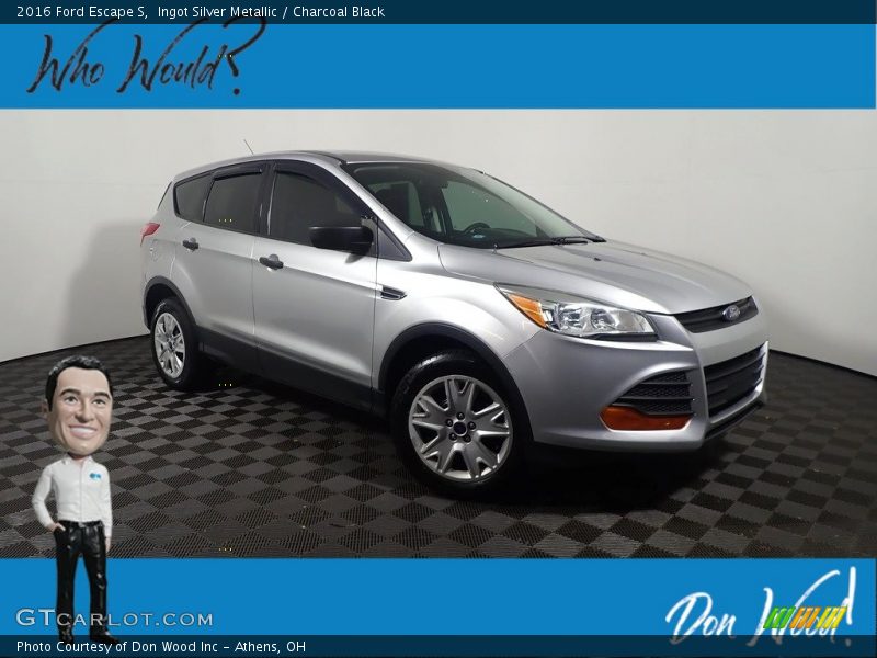 Ingot Silver Metallic / Charcoal Black 2016 Ford Escape S