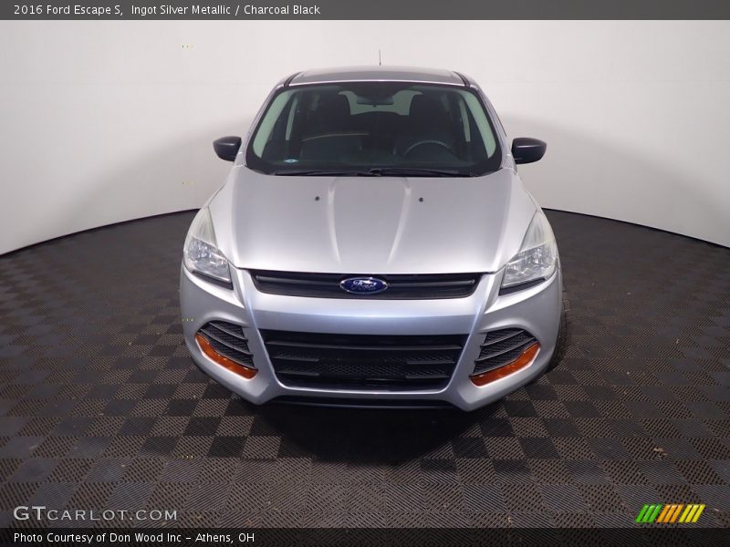 Ingot Silver Metallic / Charcoal Black 2016 Ford Escape S