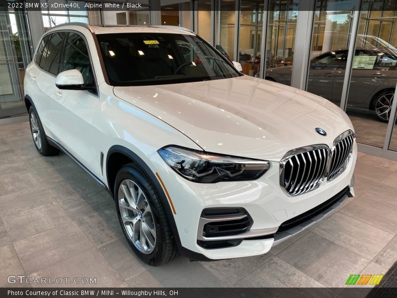 Alpine White / Black 2022 BMW X5 xDrive40i