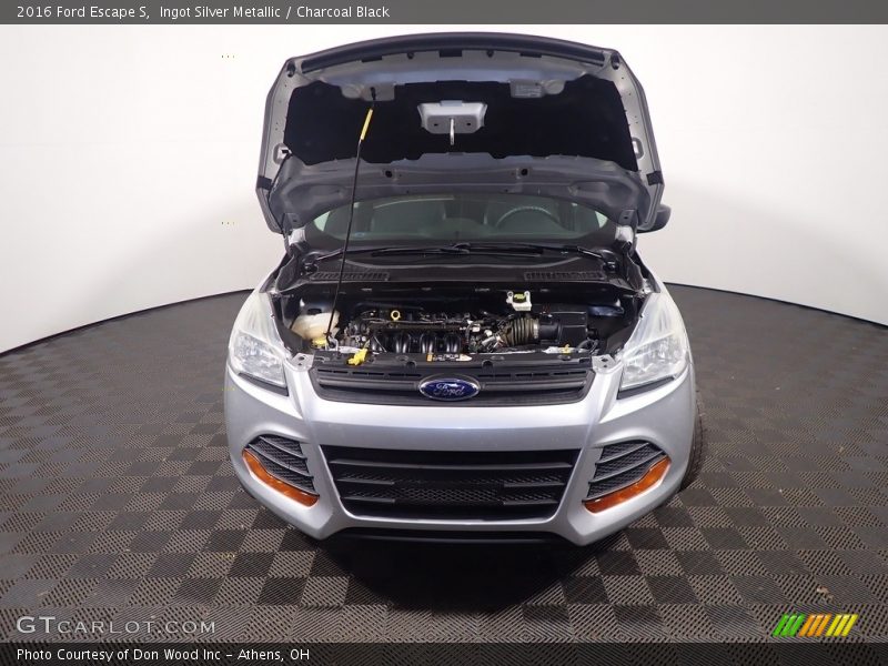 Ingot Silver Metallic / Charcoal Black 2016 Ford Escape S