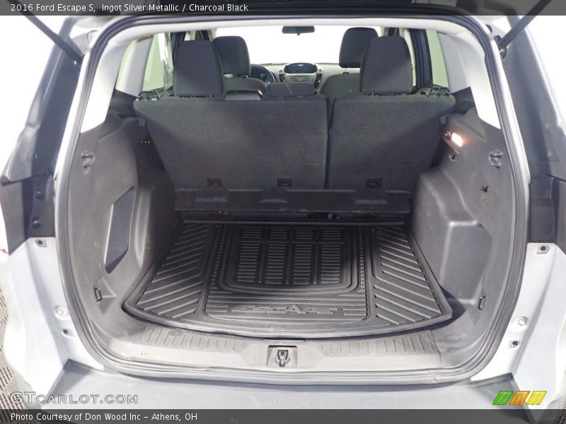 Ingot Silver Metallic / Charcoal Black 2016 Ford Escape S