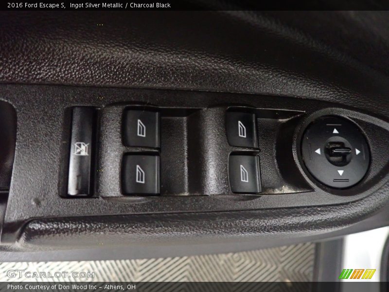 Ingot Silver Metallic / Charcoal Black 2016 Ford Escape S