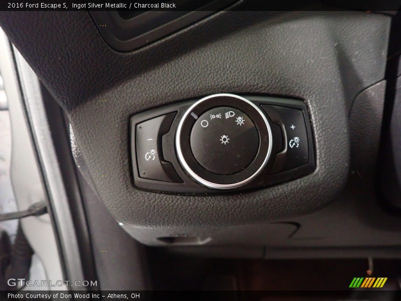Ingot Silver Metallic / Charcoal Black 2016 Ford Escape S