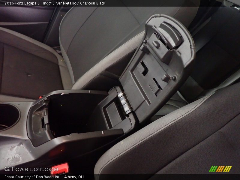 Ingot Silver Metallic / Charcoal Black 2016 Ford Escape S
