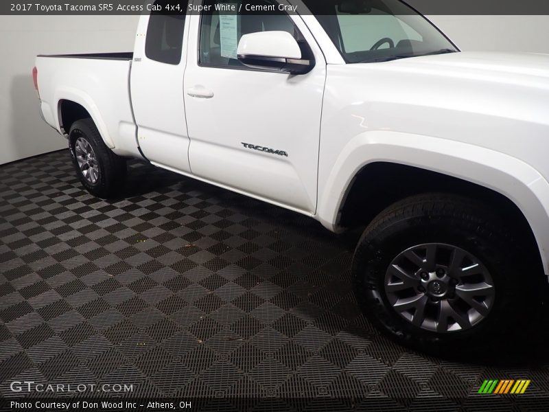 Super White / Cement Gray 2017 Toyota Tacoma SR5 Access Cab 4x4
