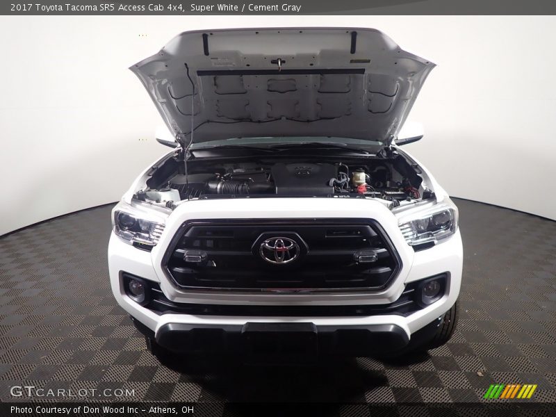 Super White / Cement Gray 2017 Toyota Tacoma SR5 Access Cab 4x4
