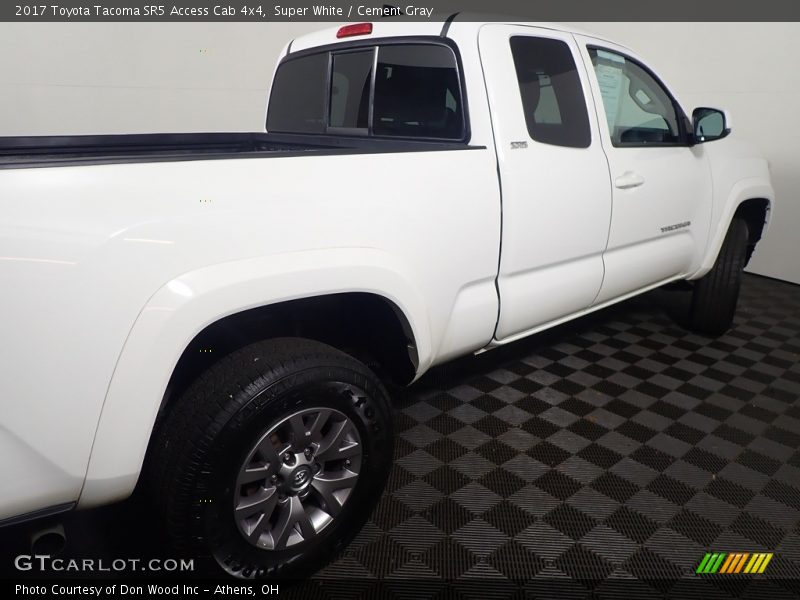 Super White / Cement Gray 2017 Toyota Tacoma SR5 Access Cab 4x4