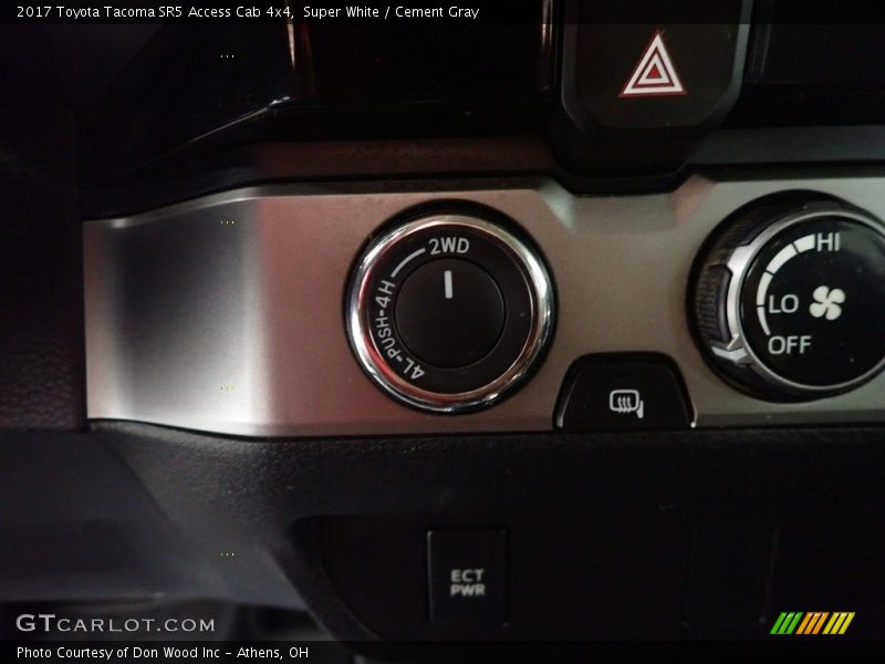 Super White / Cement Gray 2017 Toyota Tacoma SR5 Access Cab 4x4