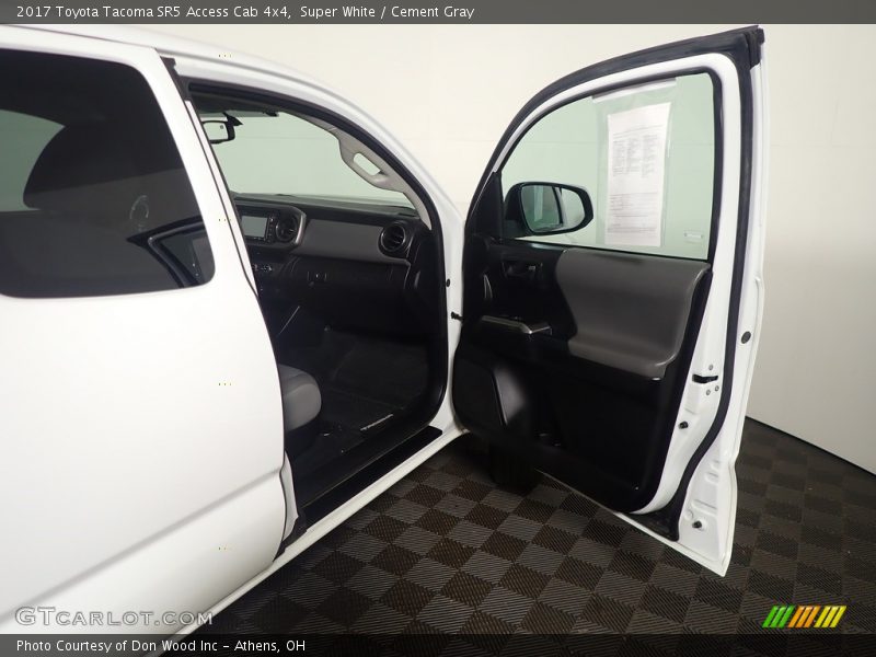 Super White / Cement Gray 2017 Toyota Tacoma SR5 Access Cab 4x4