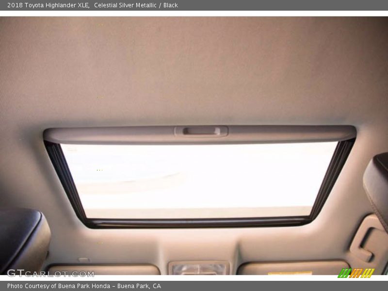 Celestial Silver Metallic / Black 2018 Toyota Highlander XLE