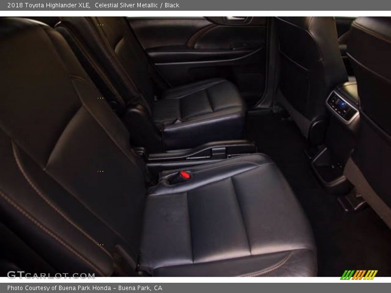 Celestial Silver Metallic / Black 2018 Toyota Highlander XLE