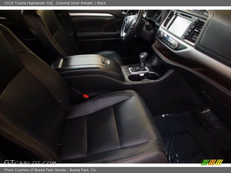 Celestial Silver Metallic / Black 2018 Toyota Highlander XLE