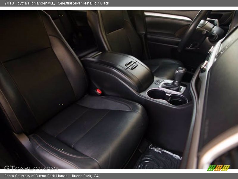 Celestial Silver Metallic / Black 2018 Toyota Highlander XLE